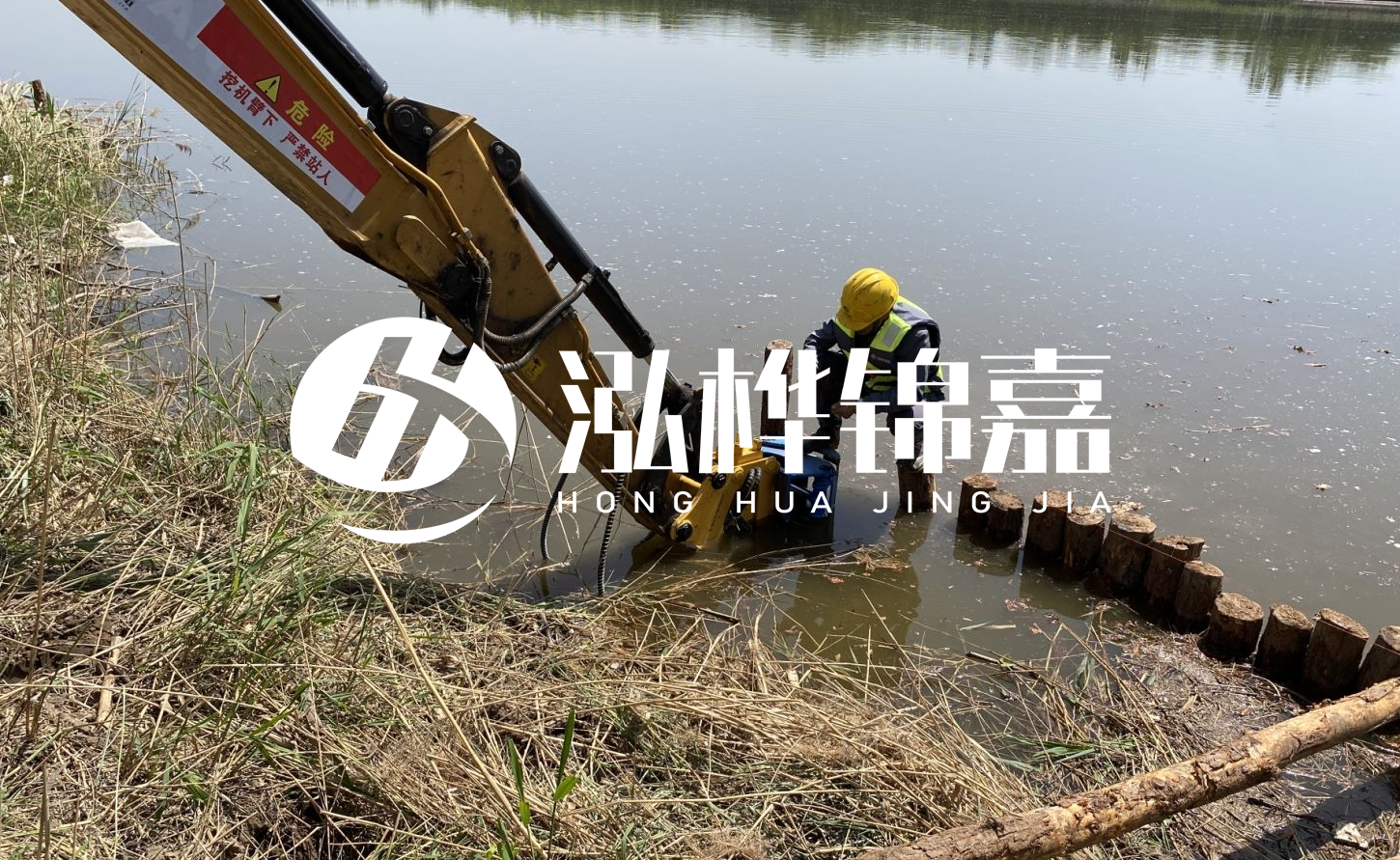護(hù)坡樁選擇松木樁還是杉木？