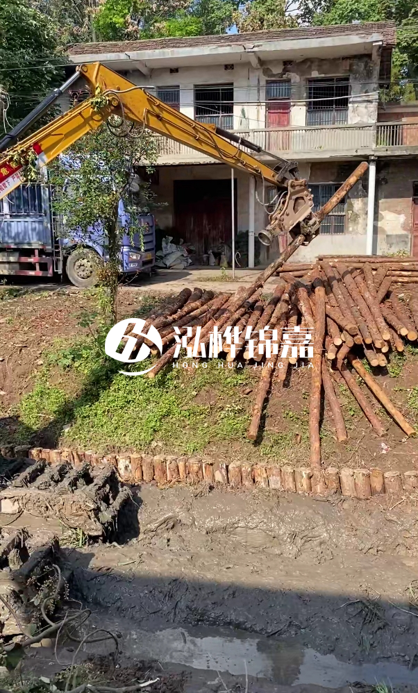 吉安挖機打木樁專業(yè)施工-河道護坡打樁能否防止河岸塌陷？
